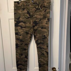 NWOT Gap true skinny camo jeans